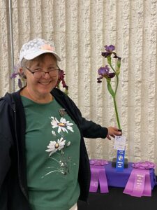 Cindy Rivera with her Best in Show winner Flamingo Fever. Flamingo Fever is hybridized by Howie Dash of Las Cruces.